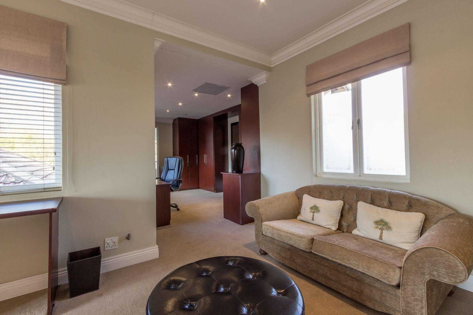 Q On First Guesthouse Johannesburg Eksteriør billede