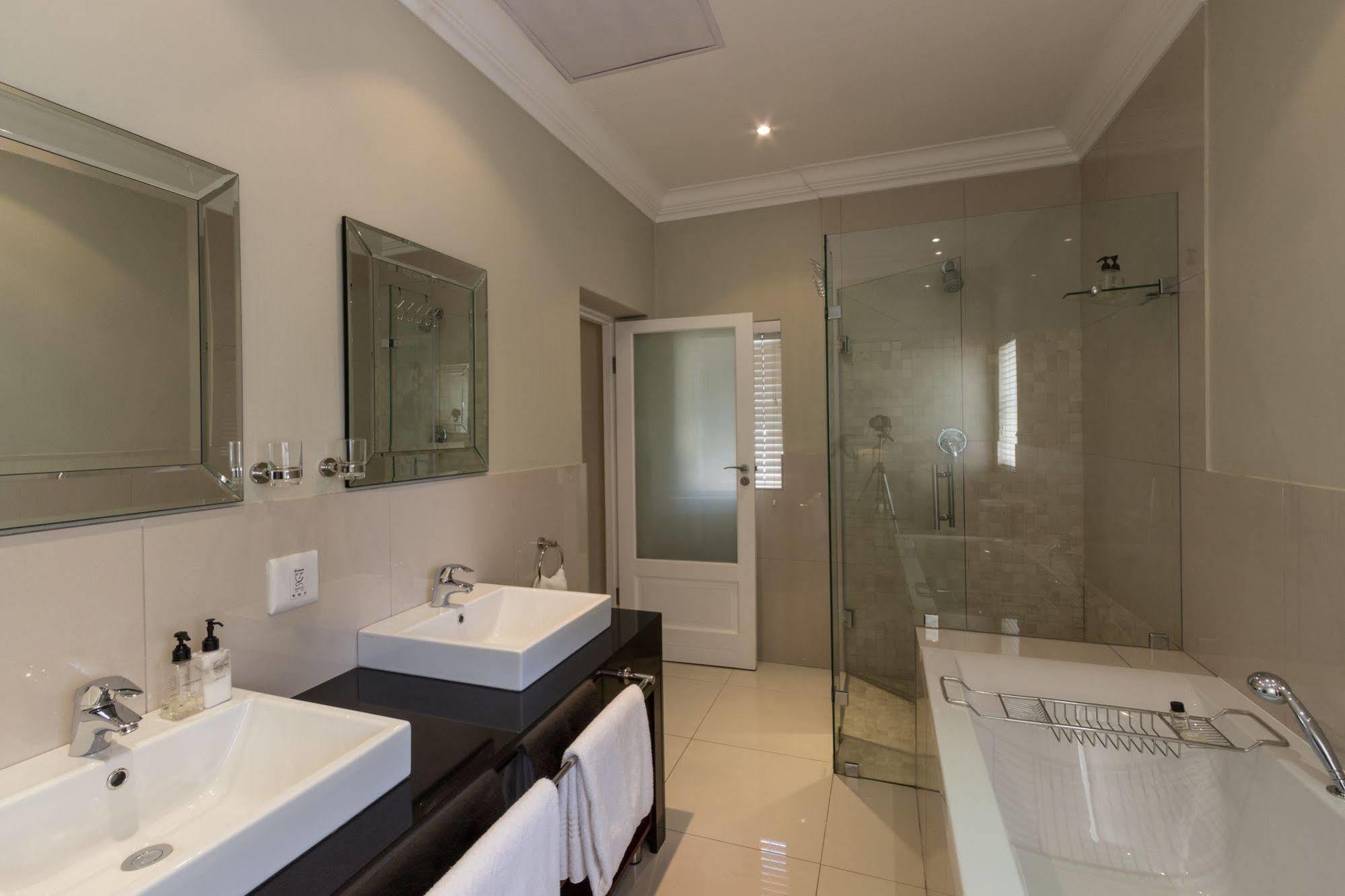 Q On First Guesthouse Johannesburg Eksteriør billede