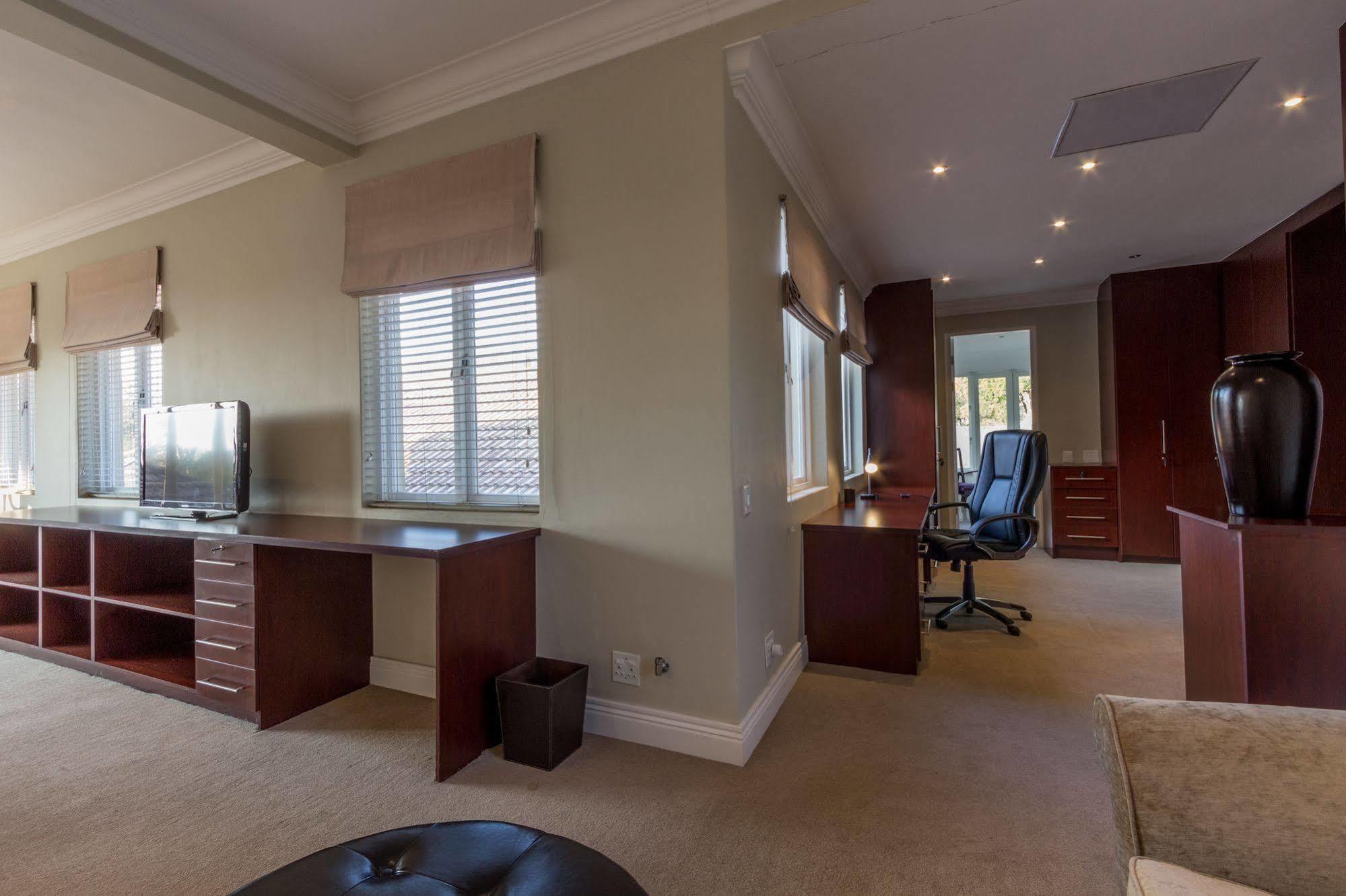 Q On First Guesthouse Johannesburg Eksteriør billede